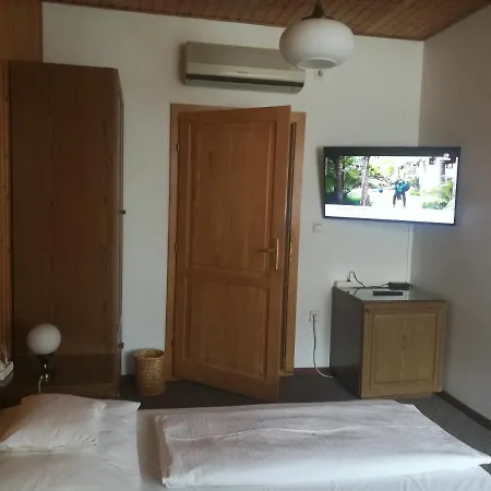 Gruendner Vendeghaz Siófok