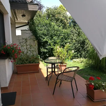 Grundner Vendeghaz Bed & Breakfast 4*