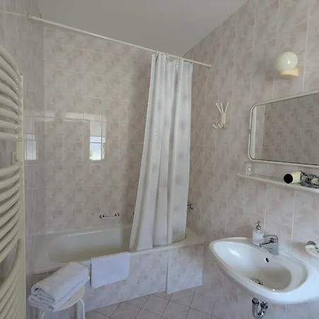 Gruendner Vendeghaz 4* Siófok