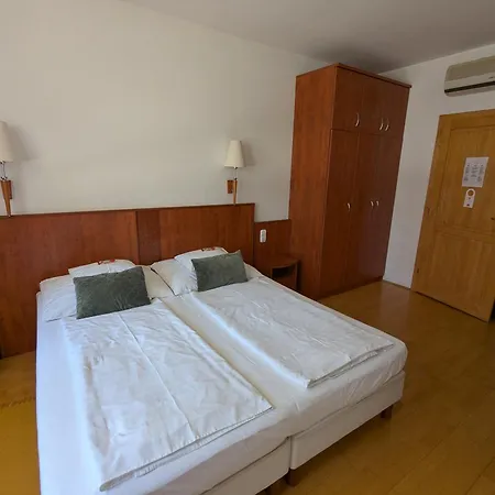 Bed & Breakfast Gruendner Vendeghaz Siófok