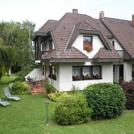 Bed & Breakfast Grundner Vendeghaz 3*