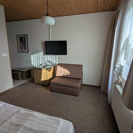 Bed & Breakfast Grundner Vendeghaz 4*