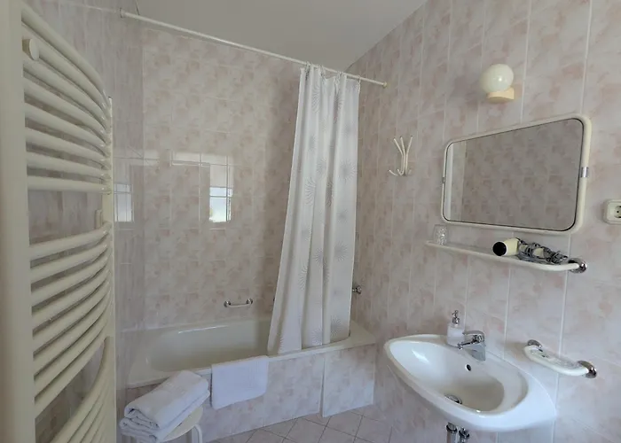 Gruendner Vendeghaz 4* シオーフォク