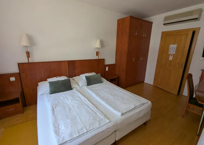 Oda ve Kahvaltı Gruendner Vendeghaz Siofok